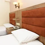 Hotell Grand Umit 2*